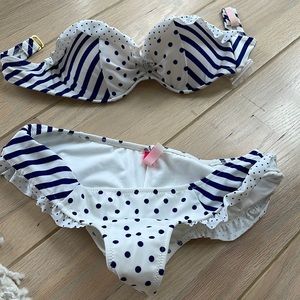 Victoria secret swimsuit set small bottoms 32 B